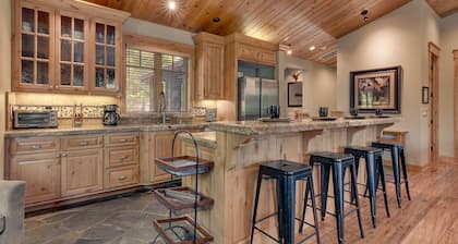 Arcade, Foosball, Spa, Shuffleboard, Grill, Open Floor plan, 5mins to Heavenly - Timber Lodge