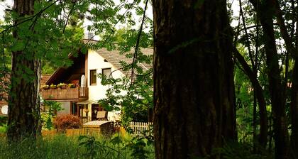 4 Personen Ferienwohnung im Wald mit Kamin, 84m², 3 Zimmer - 4 Personen