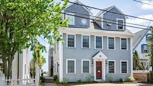 Exterior - Waterfront Condo-fully renovated, in the desirable West End, steps to the beach. (Provincetown)