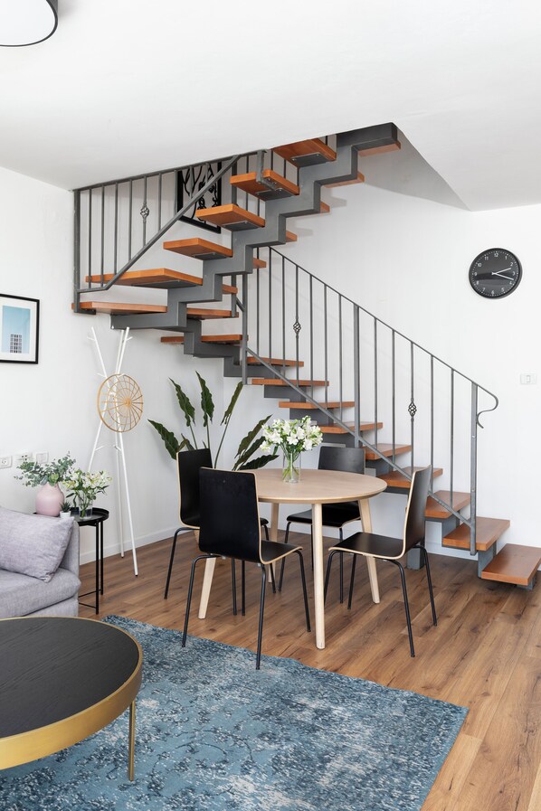 City Apartment, 2 Bedrooms | Living area