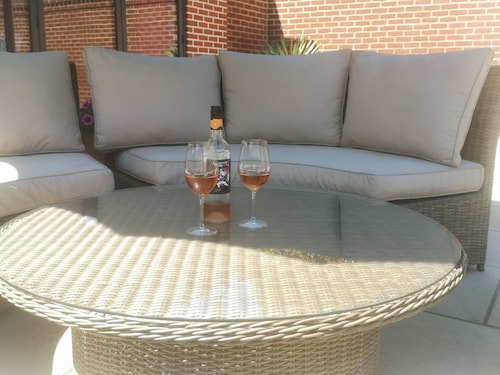 Charming 1-bedroom Apartment Near South Downs