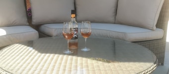 Charming 1-bedroom Apartment Near South Downs