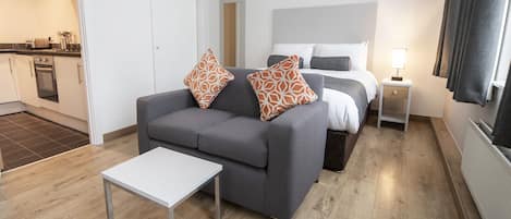 Studio | 2 makuuhuonetta, allergiatestatut vuodevaatteet, työpöytä