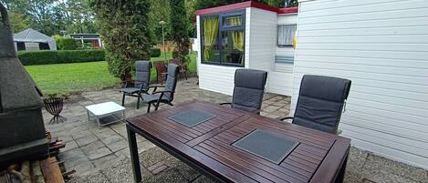 تناول الطعام بالخارج