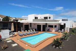 A heated pool - Child friendly (sleeps 8) Luxury Villa c/w Heated Pool-hottub-playroom and toys  (Lanzarote)