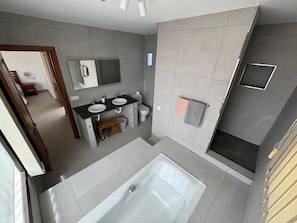 Combined shower/tub, hair dryer, bidet, towels - Child friendly (sleeps 8) Luxury Villa c/w Heated Pool-hottub-playroom and toys (Lanzarote)