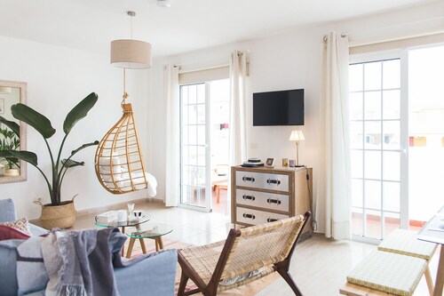 Lovely & Sunny Apartment Near Poris Beach