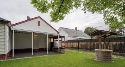 Charming cozy cottage on historic numbered streets