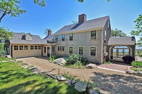 Straitsmouth Cove: Oceanfront Rockport Grandeur