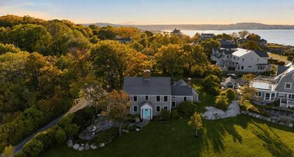 Straitsmouth Cove: Oceanfront Rockport Grandeur