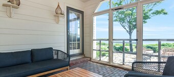 Straitsmouth Cove: Oceanfront Rockport Grandeur