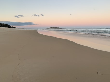 Beach nearby. Conjola Inn-Let - with SUP's canoe & bikes for two..