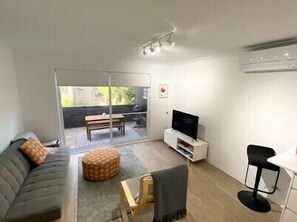 Smart TV, books - Conjola Inn-Let - with SUP's canoe & bikes for two.. (Lake Conjola)