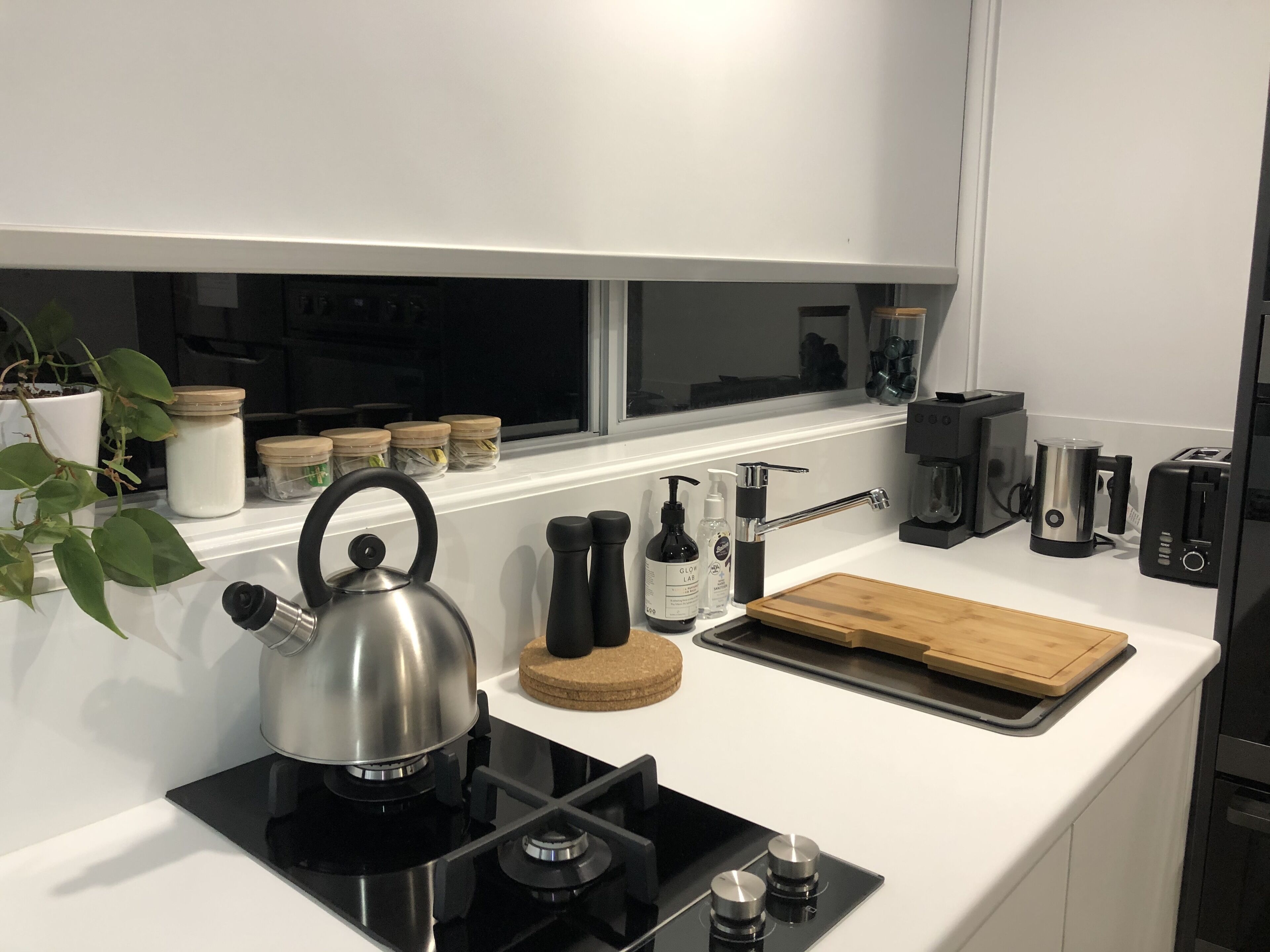 Refrigerador, microondas, horno, placa de cocina