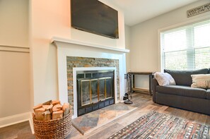 Smart TV, fireplace