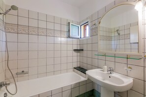 Hair dryer, towels, shampoo, toilet paper - Villa Chrysalida, peaceful home with scenic views! (Skaleta)