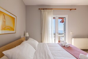 3 bedrooms, iron/ironing board, travel crib, free WiFi