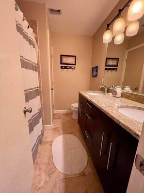 Duschwanne, Whirlpool, Haartrockner, Bidet
