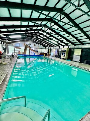 Innenpool, beheizter Pool