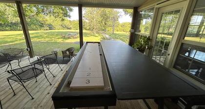 Largest Coast Mini Resort! Pool, Gym, Pool table, Lake +