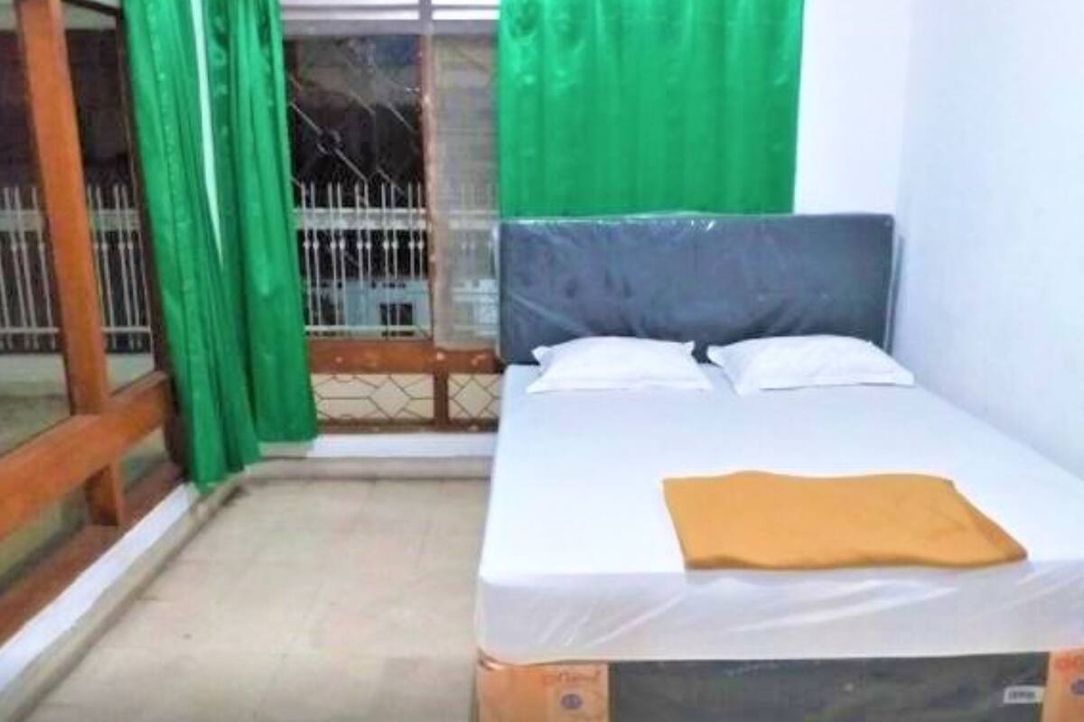 Escritorio, wifi gratis, ropa de cama