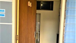 Standard Room | Desk, WiFi (free), bed sheets