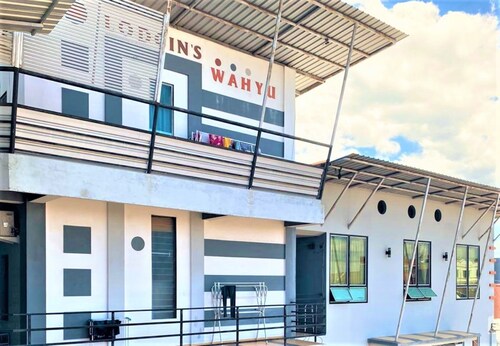 Lodgins Wahyu Pelita
