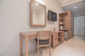 Deluxe Double Room | 1 bedroom, desk, free WiFi, bed sheets