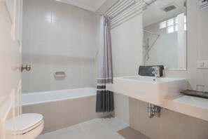 Bathroom - Paviliun Ciumbeluit (Bandung)