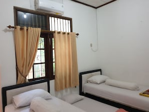 Standard Triple Room - Wisma Asri Syariah (Jakarta)