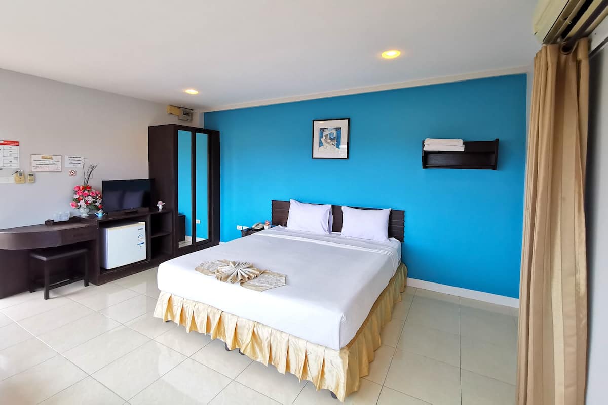 Deluxe Room, Balcony | Free WiFi, bed sheets