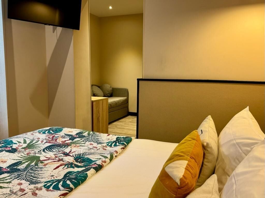 Caja de seguridad en la habitación y escritorio 