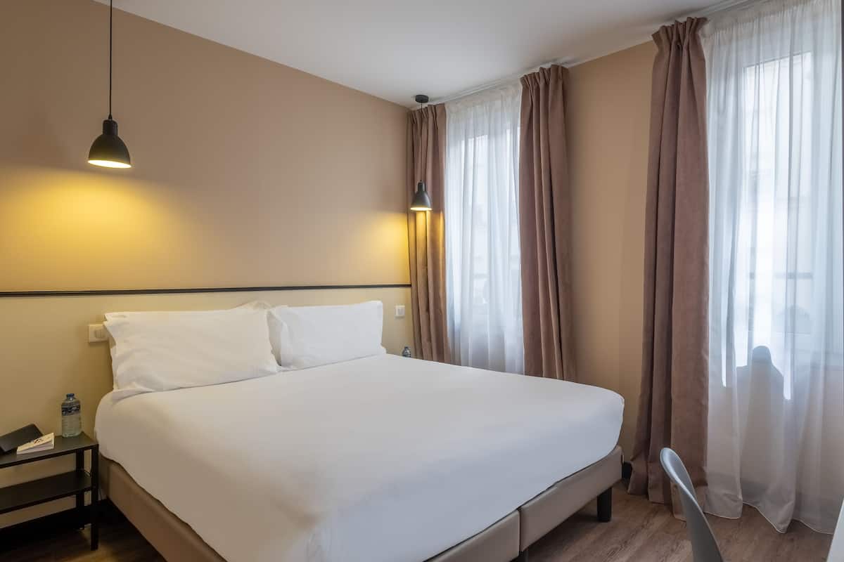 In-room safe, desk, laptop workspace, soundproofing
