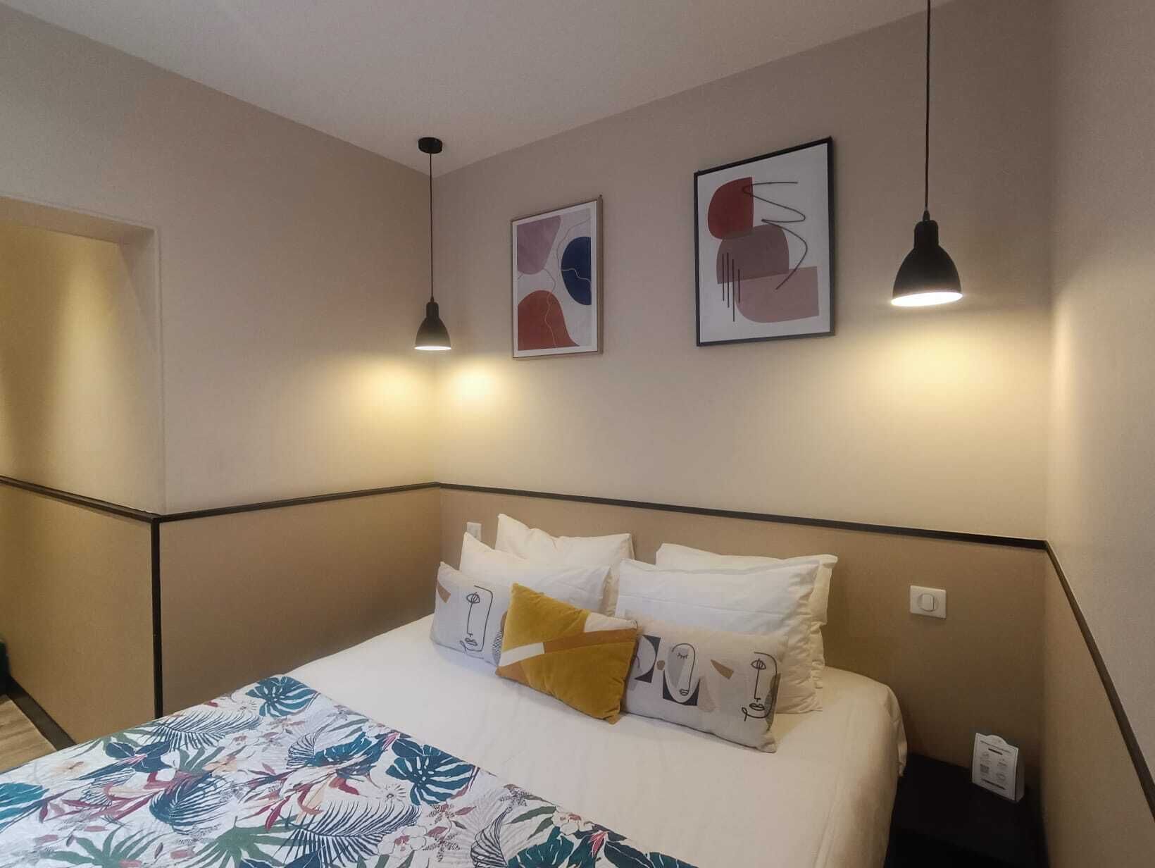 family room | in-room safe, desk, laptop workspace, soundproofing