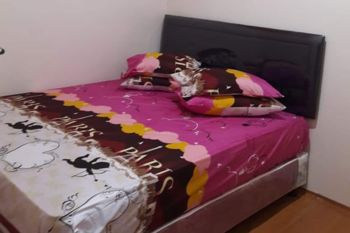 WiFi (free), bed sheets