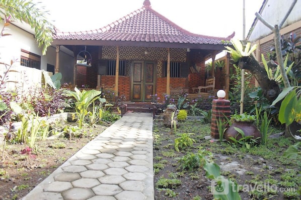 Exterior - Holy Homestay (Banyuwangi)