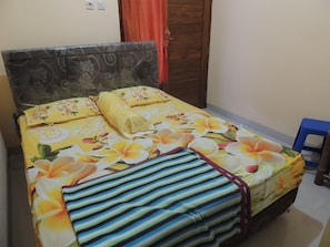 Standard-Doppelzimmer | Schreibtisch, Bettwäsche