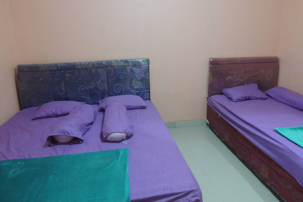 Desk, bed sheets