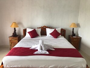 Escritorio, wifi gratis, ropa de cama