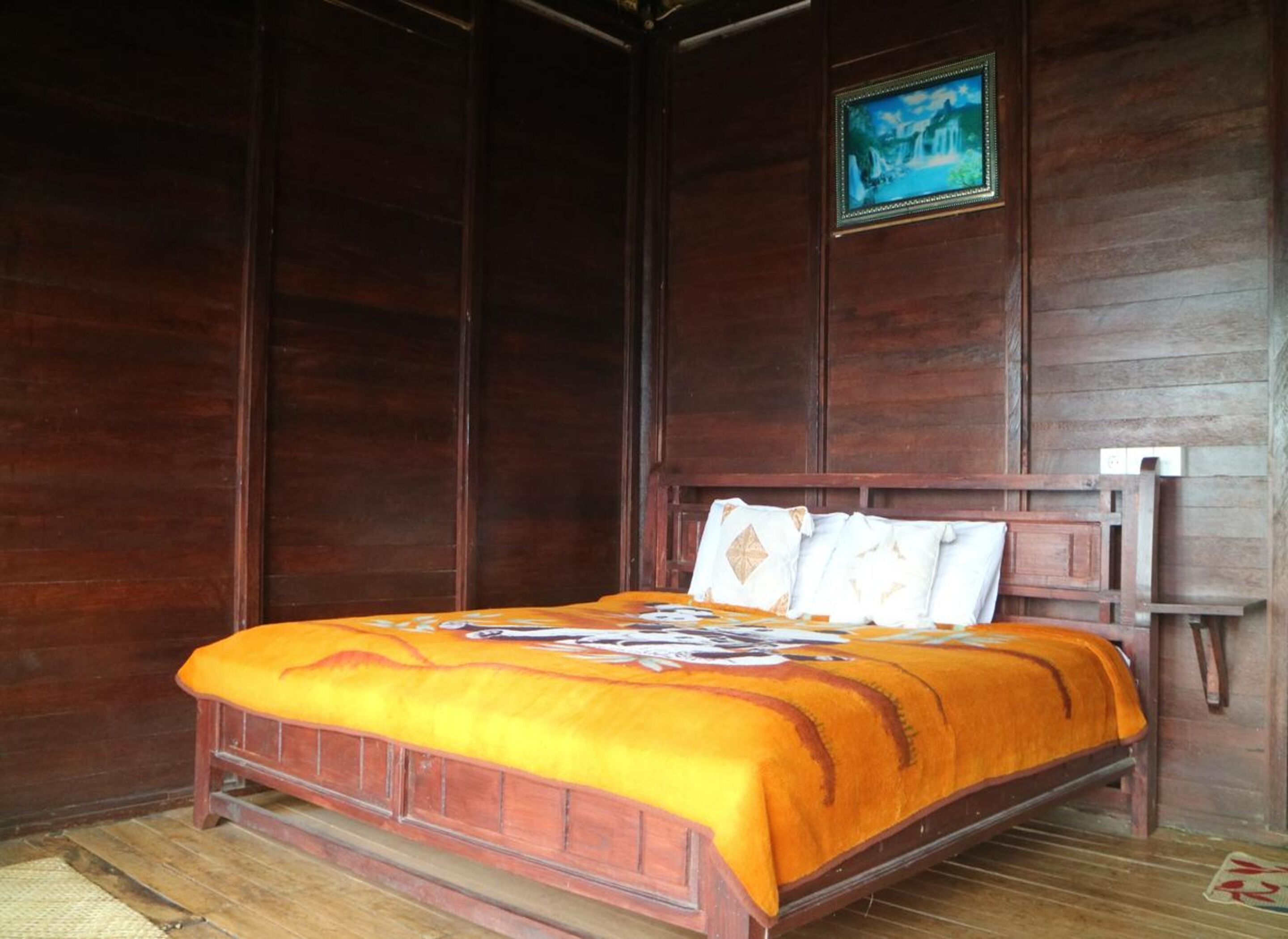 Free WiFi, bed sheets