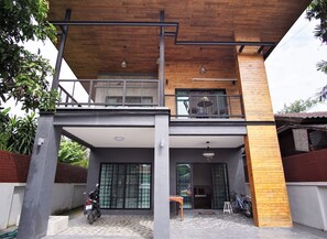 Property entrance - Lan House Pool Villa (Chiang Mai)