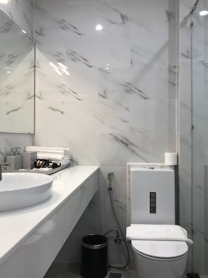Standard Double Room | Bathroom