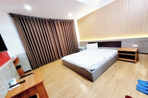 Habitación Deluxe | Espacio para trabajar con laptop, wifi gratis y ropa de cama