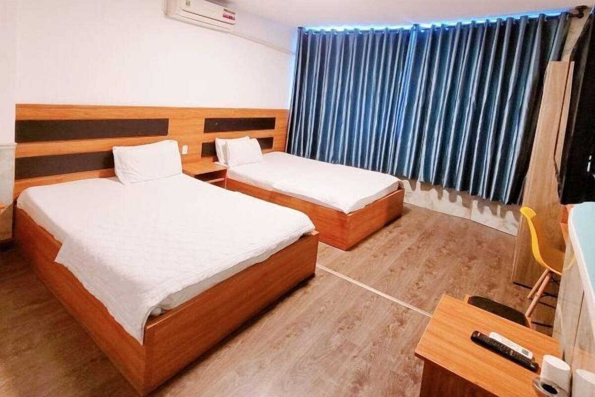 Laptop workspace, free WiFi, bed sheets