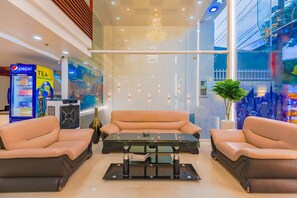 Lobby sitting area - Milan 1 Hotel (Ho Chi Minh City)