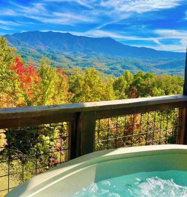 Outdoor spa tub - Postcard View of GSMNP/3.6 Miles 2 DwTn Gatlinburg (Gatlinburg)