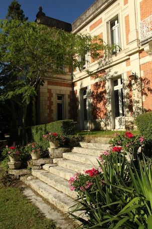 Terrace/patio. Domaine de Champ rose