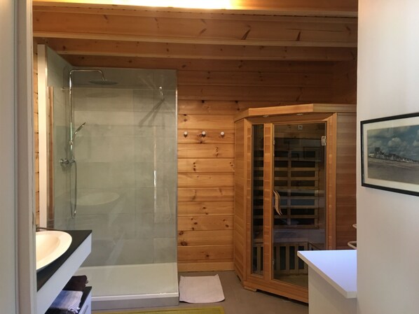 Shower, towels
