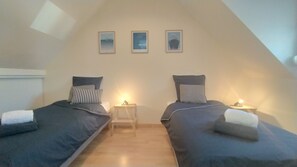 3 bedrooms, desk, iron/ironing board, travel crib