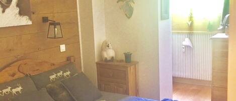 2 bedrooms, bed sheets